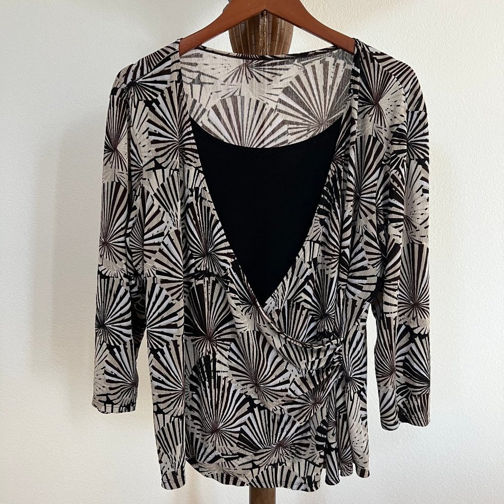 Women Size XL Shell Print Surplice V-Neck Faux Wrap Side Ruched Layered-Look Top